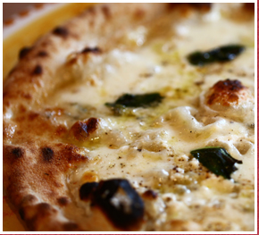 チーズ・クリームベースのピッツァ